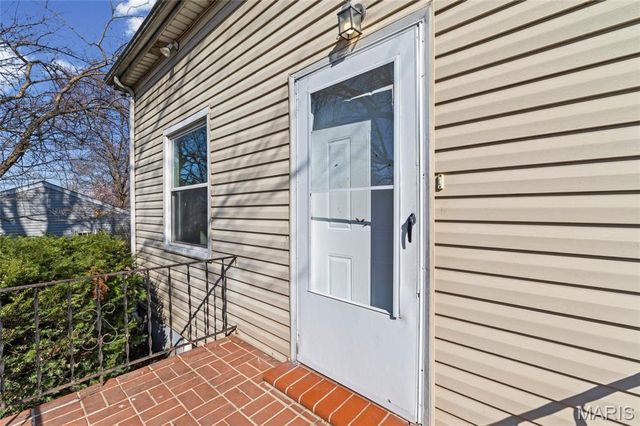 8621 Martony Lane, Berkeley, MO 63134