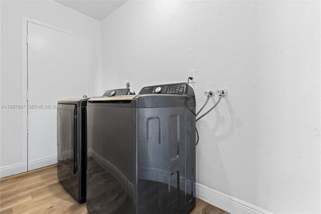 10360 SW 24th St, Miami, FL 33165