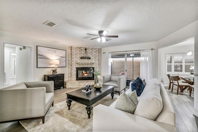 7522 Deep Forest Drive, Houston, TX 77088