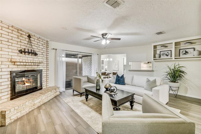 7522 Deep Forest Drive, Houston, TX 77088