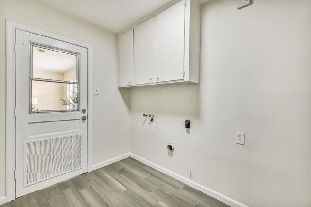 7522 Deep Forest Drive, Houston, TX 77088