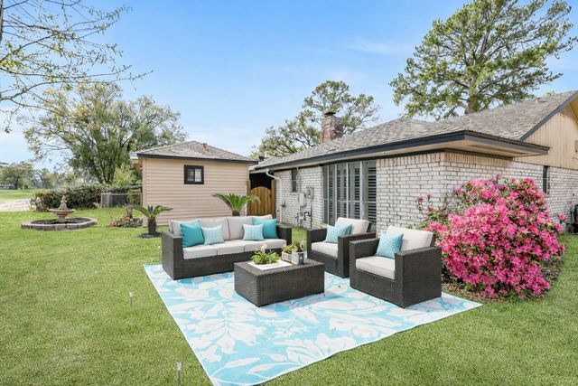 7522 Deep Forest Drive, Houston, TX 77088