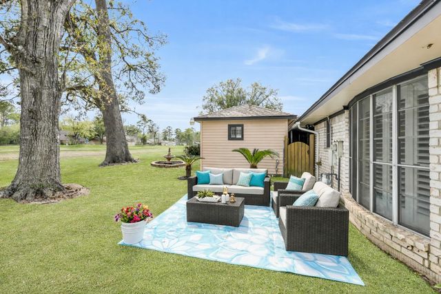 7522 Deep Forest Drive, Houston, TX 77088