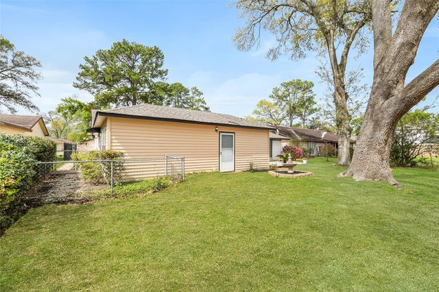 7522 Deep Forest Drive, Houston, TX 77088