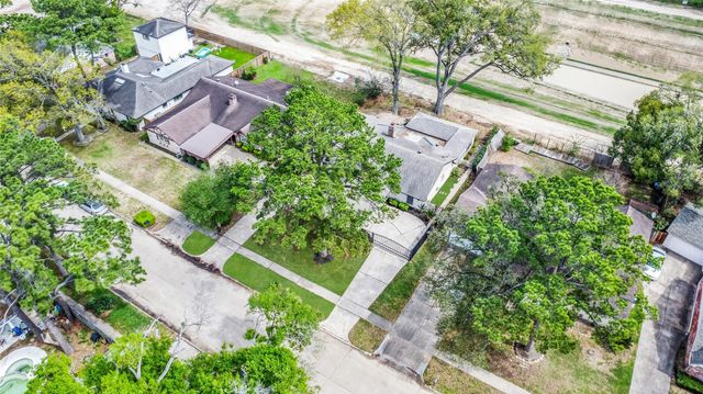 7522 Deep Forest Drive, Houston, TX 77088
