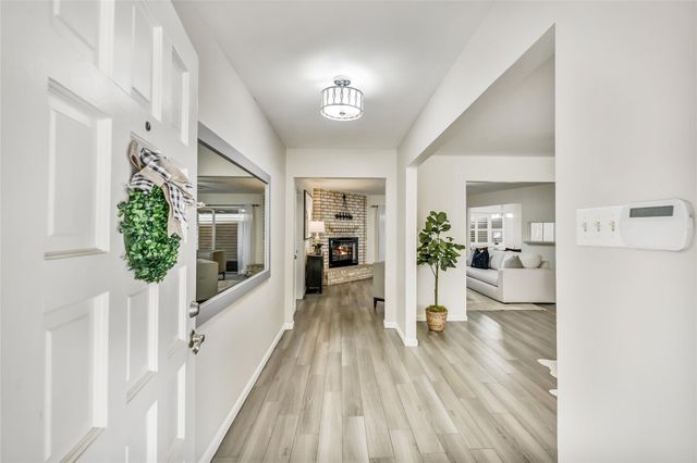 7522 Deep Forest Drive, Houston, TX 77088