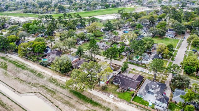 7522 Deep Forest Drive, Houston, TX 77088