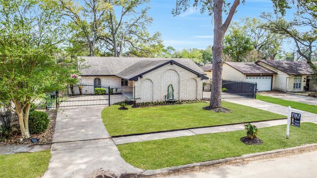 7522 Deep Forest Drive, Houston, TX 77088
