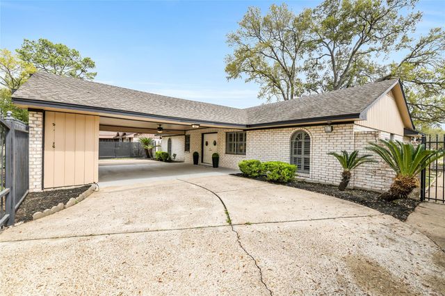 7522 Deep Forest Drive, Houston, TX 77088