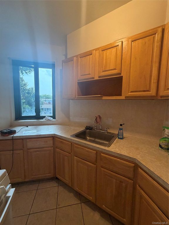 1920 McGraw Avenue 2F, Bronx, NY 10462 — exterior