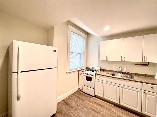 28 Sidlaw Rd 2, Boston, MA 02135
