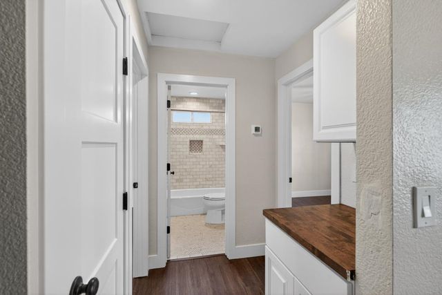 930 Circuit Dr, Roseville, CA 95678