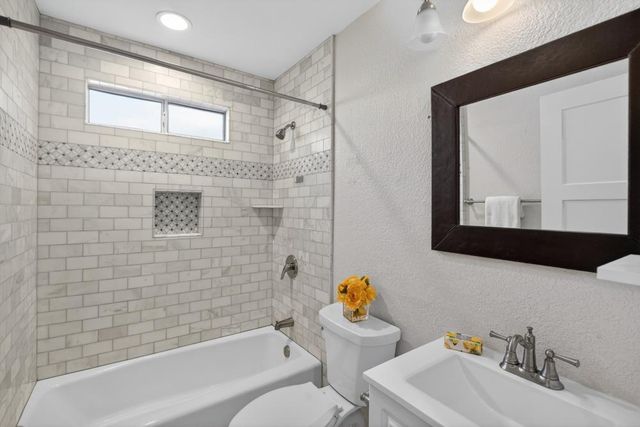 930 Circuit Dr, Roseville, CA 95678