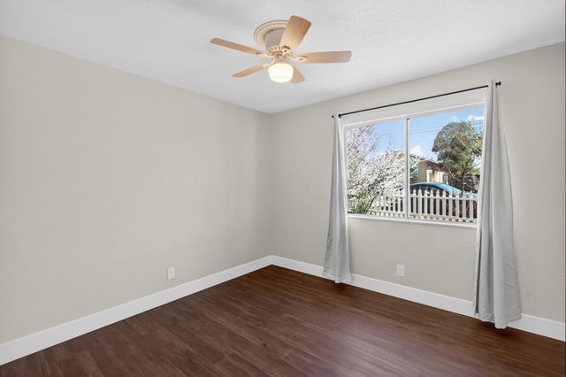 930 Circuit Dr, Roseville, CA 95678