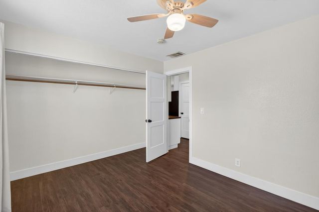 930 Circuit Dr, Roseville, CA 95678