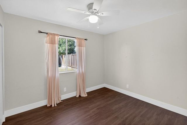 930 Circuit Dr, Roseville, CA 95678