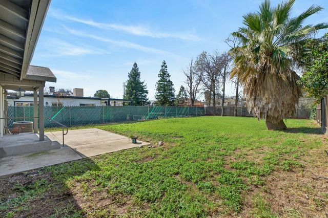 930 Circuit Dr, Roseville, CA 95678