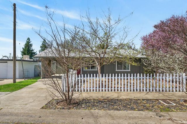 930 Circuit Dr, Roseville, CA 95678