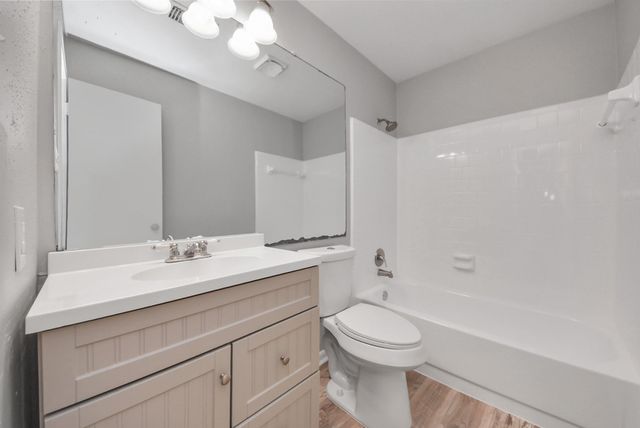 115 Squires Bend, Stafford, TX 77477