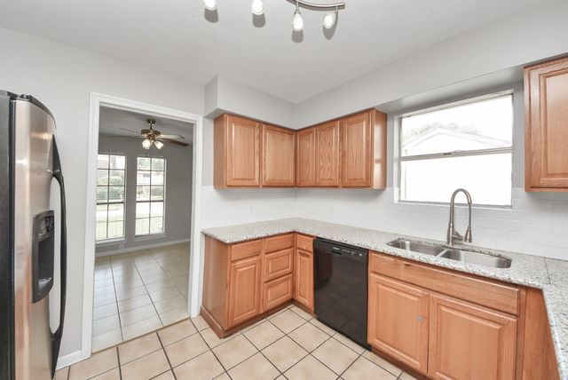 115 Squires Bend, Stafford, TX 77477