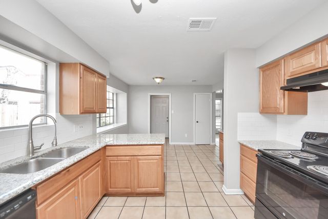 115 Squires Bend, Stafford, TX 77477