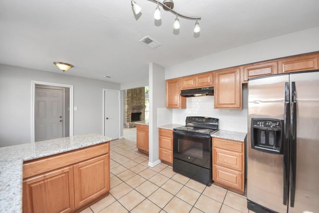 115 Squires Bend, Stafford, TX 77477