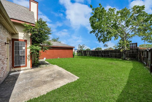 115 Squires Bend, Stafford, TX 77477