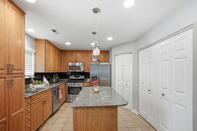 494 Buckingham Drive, Grayslake, IL 60030