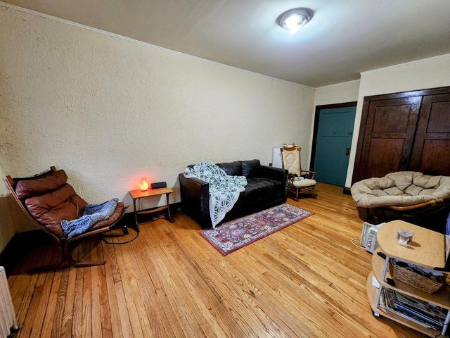 1027 E Center STREET, Milwaukee, WI 53212