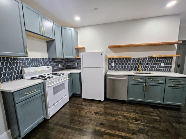 1027 E Center STREET, Milwaukee, WI 53212