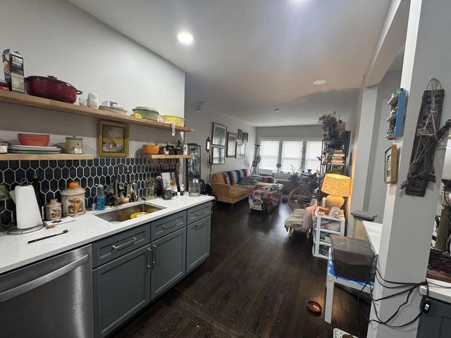 1027 E Center STREET, Milwaukee, WI 53212