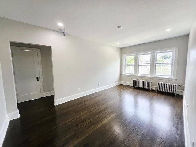 1027 E Center STREET, Milwaukee, WI 53212