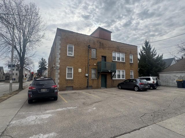 1027 E Center STREET, Milwaukee, WI 53212