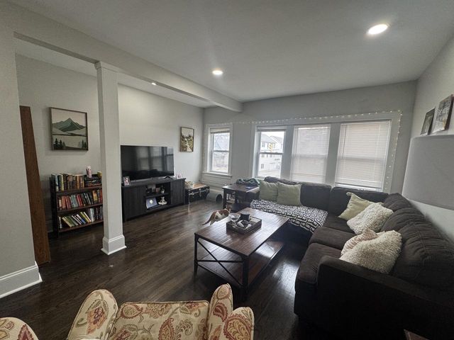 1027 E Center STREET, Milwaukee, WI 53212