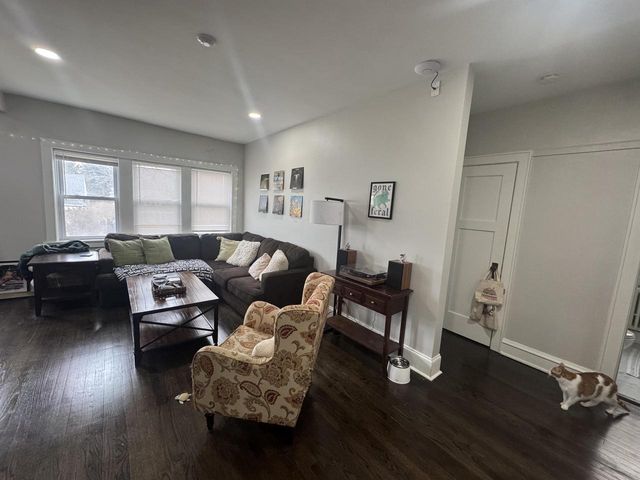 1027 E Center STREET, Milwaukee, WI 53212