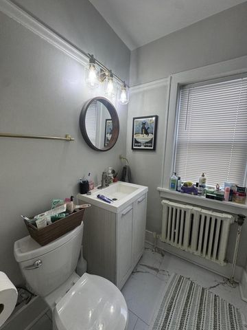 1027 E Center STREET, Milwaukee, WI 53212