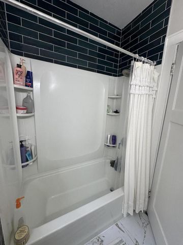 1027 E Center STREET, Milwaukee, WI 53212