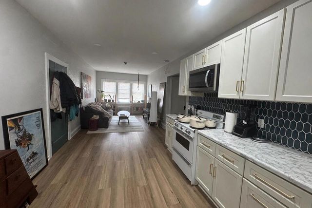 1027 E Center STREET, Milwaukee, WI 53212