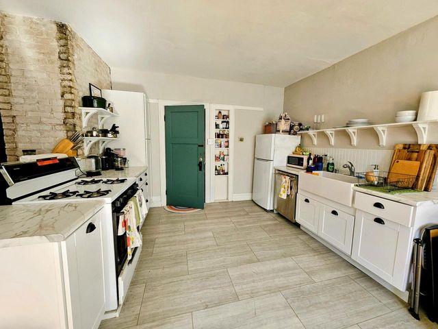 1027 E Center STREET, Milwaukee, WI 53212