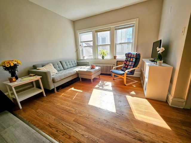 1027 E Center STREET, Milwaukee, WI 53212