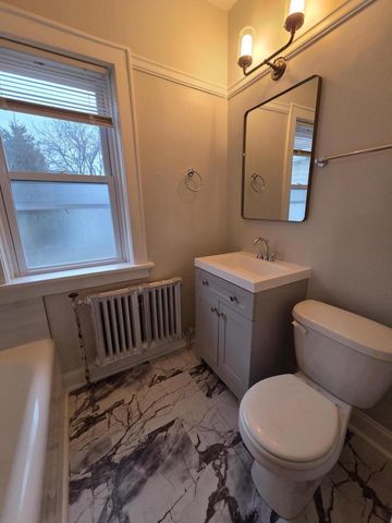 1027 E Center STREET, Milwaukee, WI 53212