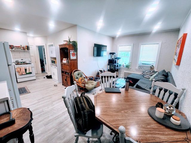 1027 E Center STREET, Milwaukee, WI 53212