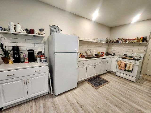 1027 E Center STREET, Milwaukee, WI 53212