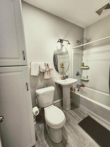 1027 E Center STREET, Milwaukee, WI 53212