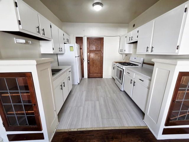 1027 E Center STREET, Milwaukee, WI 53212