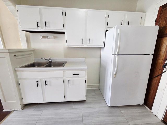 1027 E Center STREET, Milwaukee, WI 53212