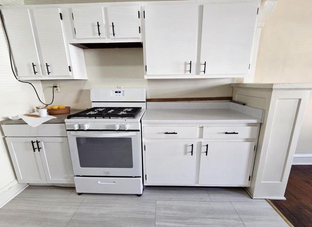 1027 E Center STREET, Milwaukee, WI 53212