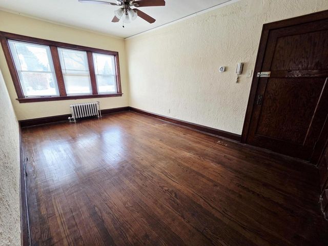 1027 E Center STREET, Milwaukee, WI 53212