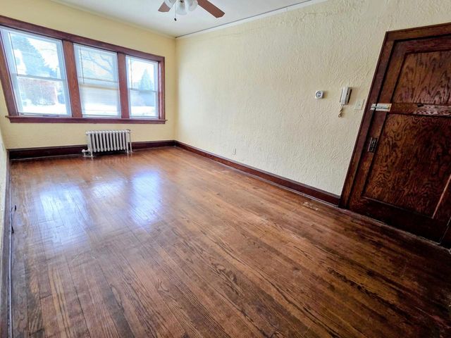 1027 E Center STREET, Milwaukee, WI 53212