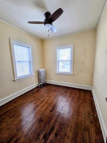 1027 E Center STREET, Milwaukee, WI 53212